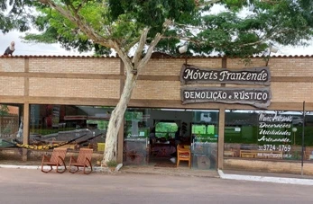 Fachada e showroom da Móveis FranZende em Cristiano Otoni